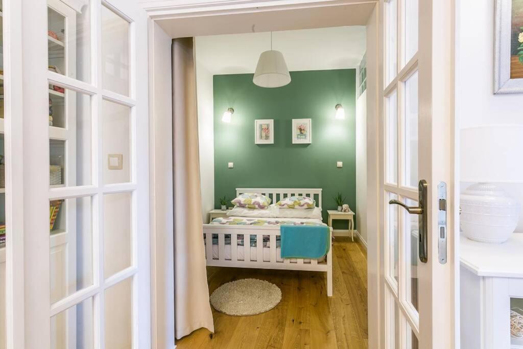 Old Town Apartment Delux Krakow Bagian luar foto